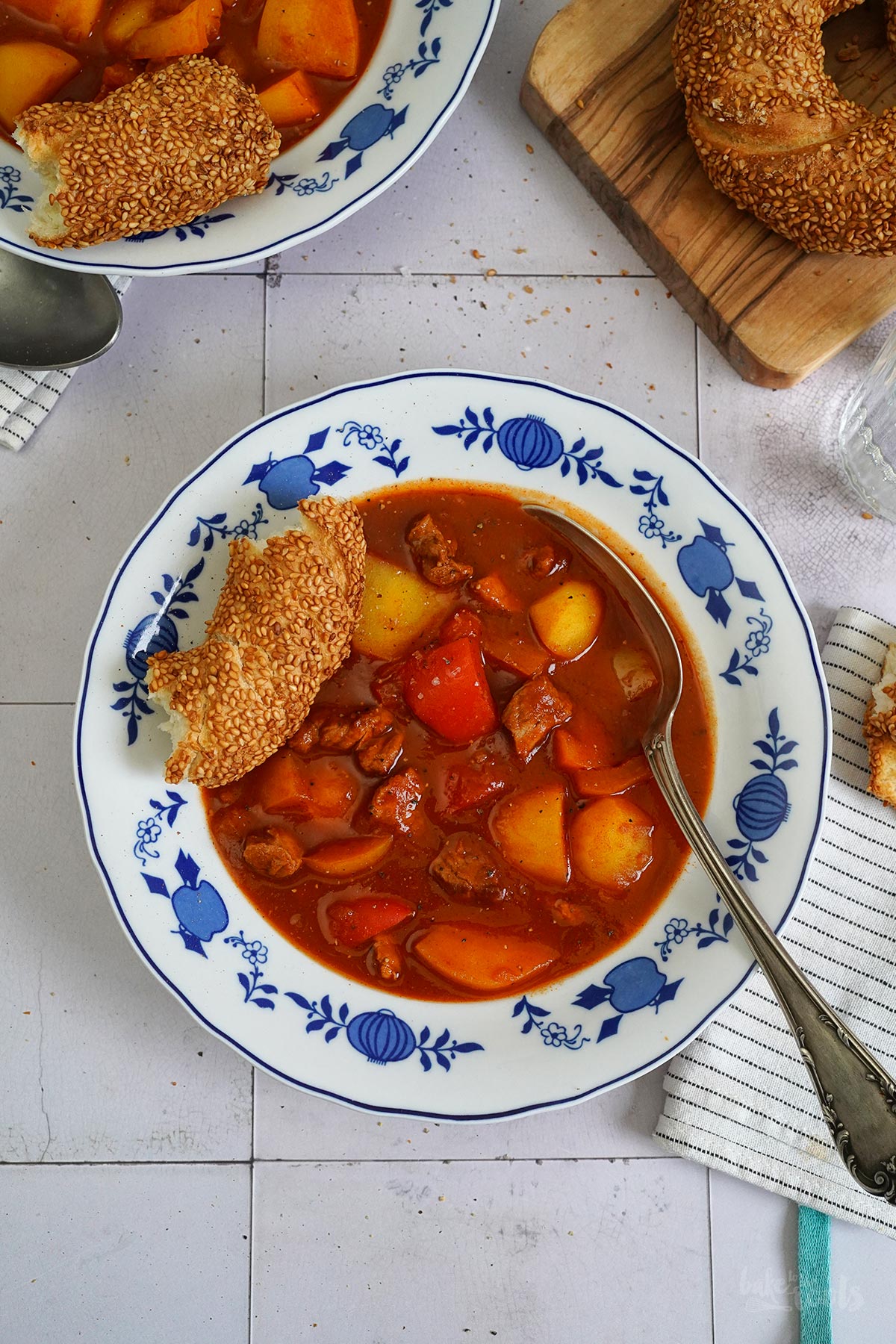 Einfache Gulaschsuppe | Bake to the roots