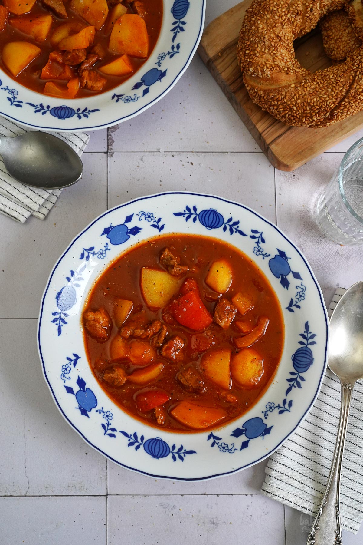 Einfache Gulaschsuppe | Bake to the roots