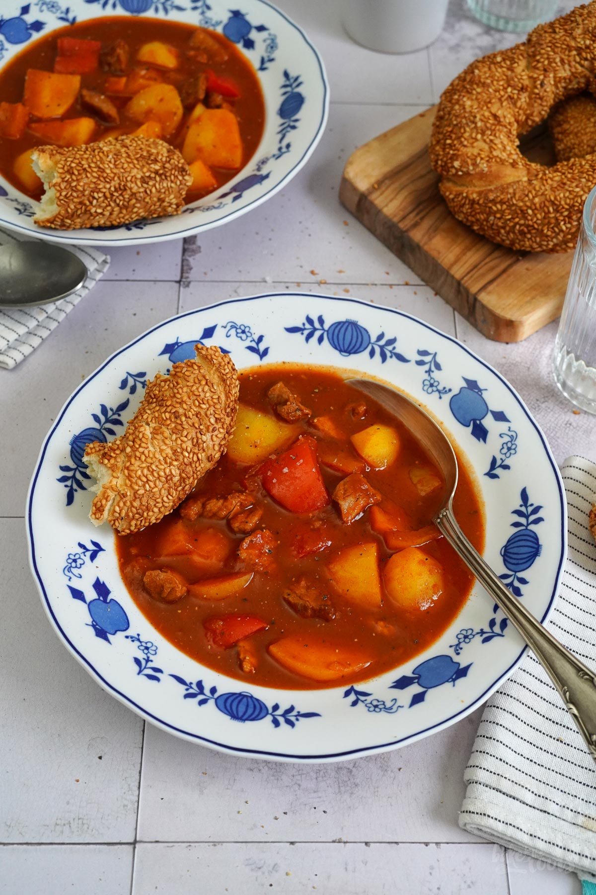 Einfache Gulaschsuppe | Bake to the roots