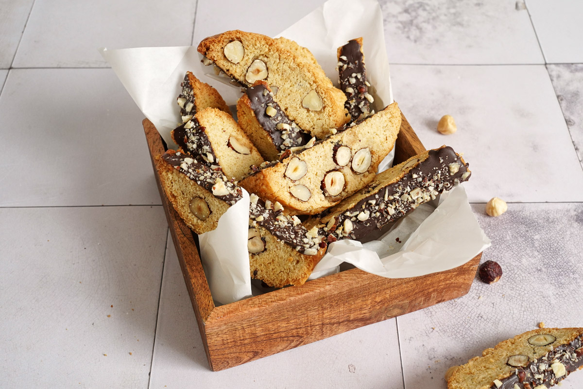Einfache Haselnuss Biscotti | Bake to the roots