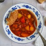 Einfache Gulaschsuppe | Bake to the roots