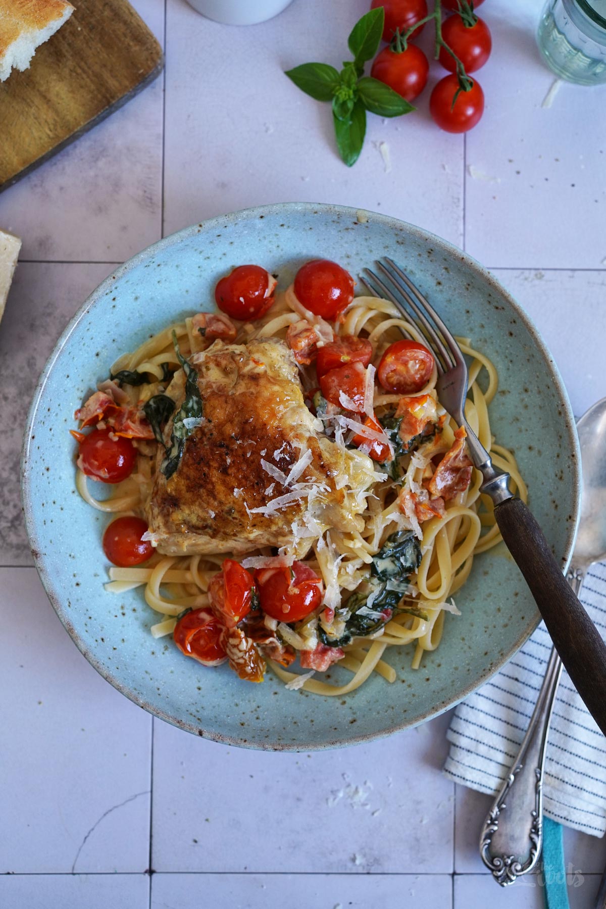 Creamy Tuscan Chicken mit Pasta | Bake to the roots
