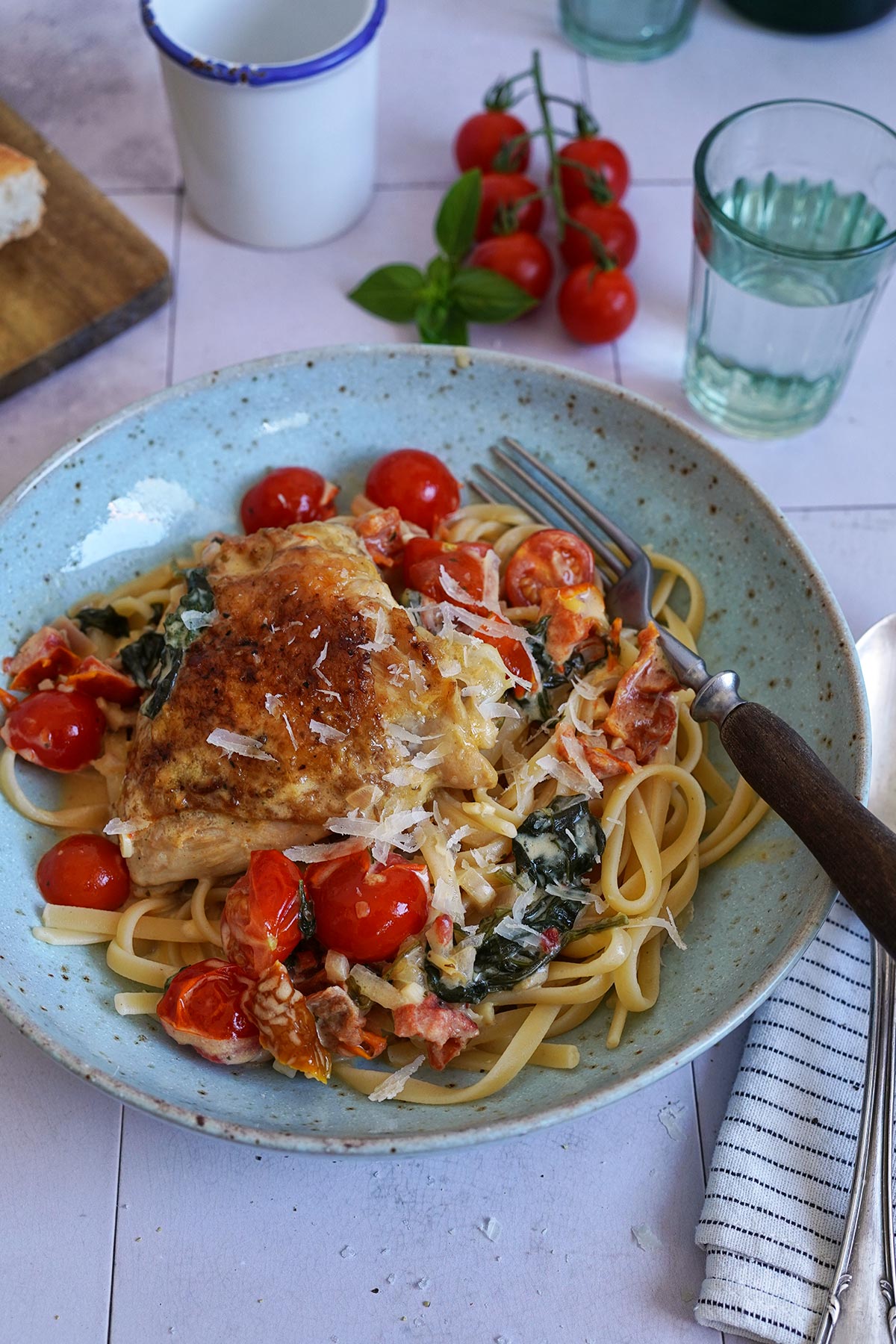 Creamy Tuscan Chicken mit Pasta | Bake to the roots
