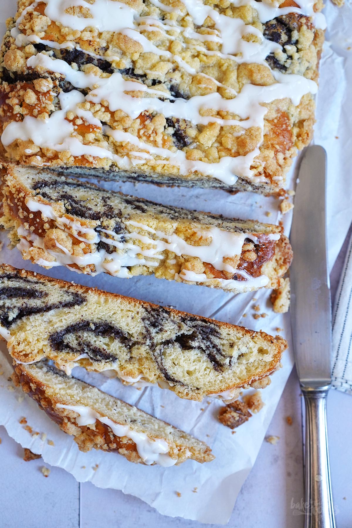 Einfacher Mohnstriezel mit Streuseln | Bake to the roots | Bake to the ...