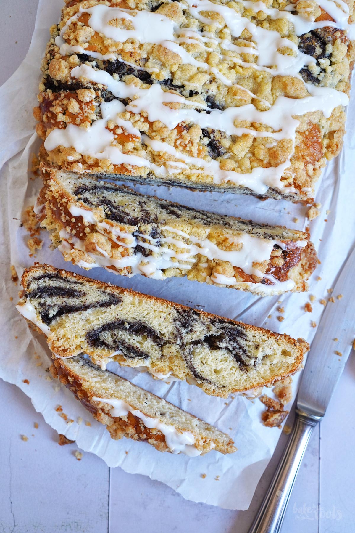 Einfacher Mohnstriezel mit Streuseln | Bake to the roots