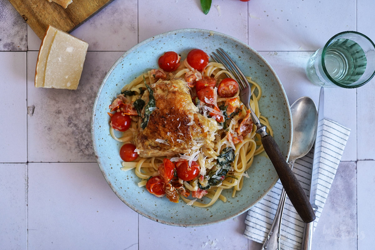 Creamy Tuscan Chicken mit Pasta | Bake to the roots