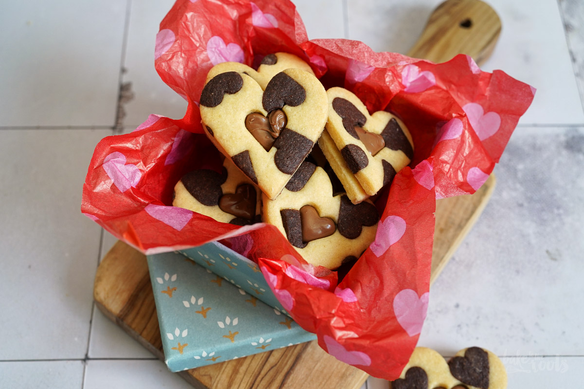 Herz Sandwich Cookies | Bake to the roots