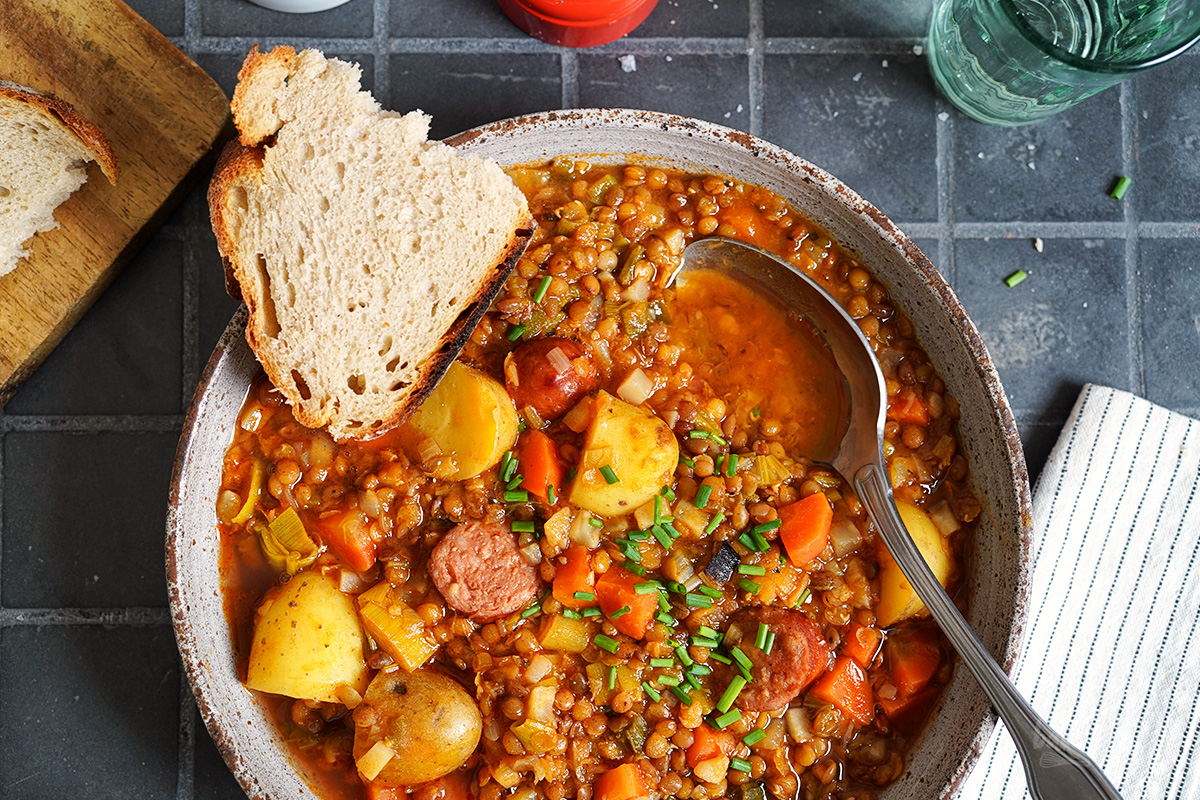 Eintopf mit Linsen, Kartoffeln & Mettenden | Bake to the roots