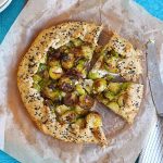 Einfache Rosenkohl Galette mit Ricotta & Blauschimmelkäse | Bake to the roots