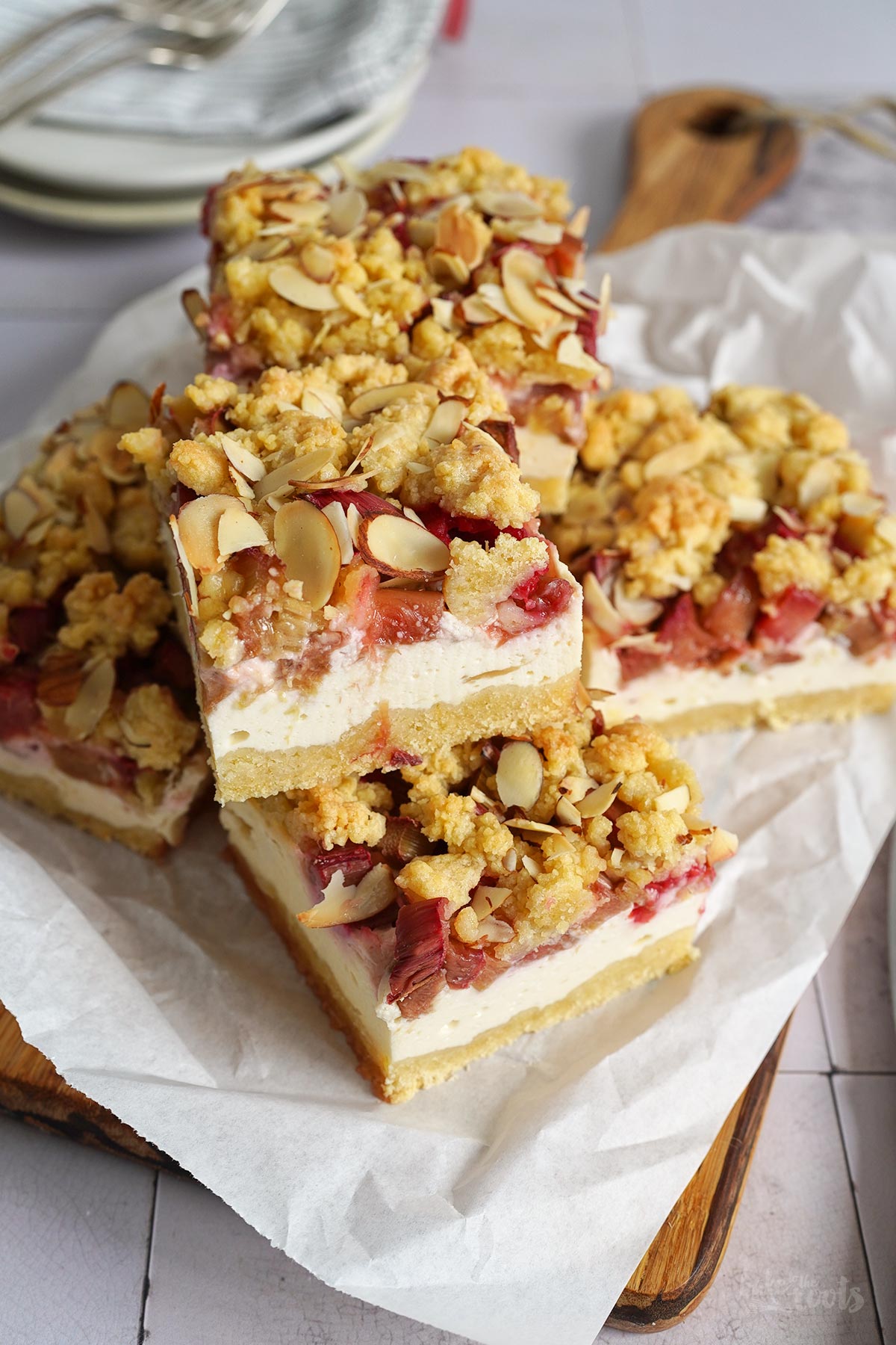 Rhabarber Käsekuchen mit Streuseln | Bake to the roots