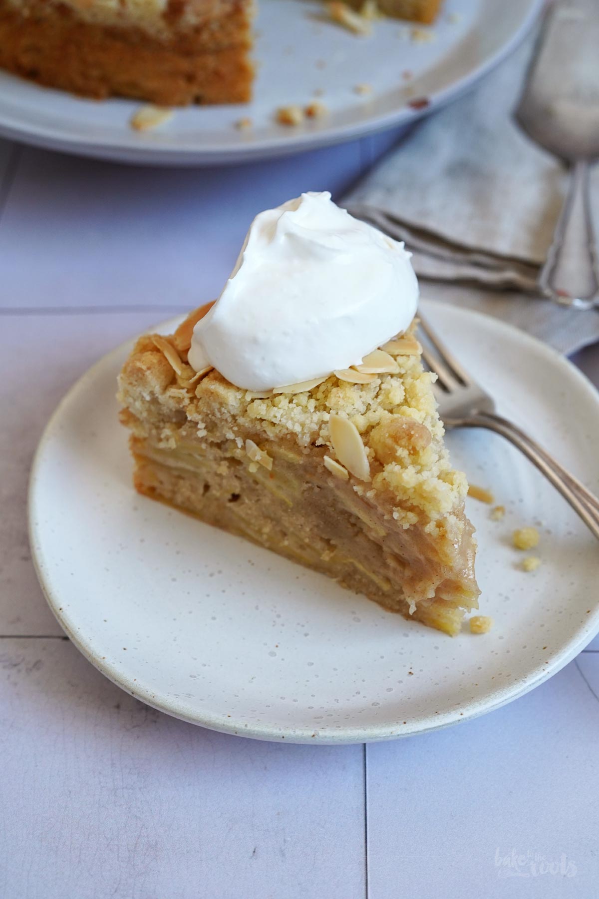 Einfacher Apfelkuchen mit Streuseln | Bake to the roots