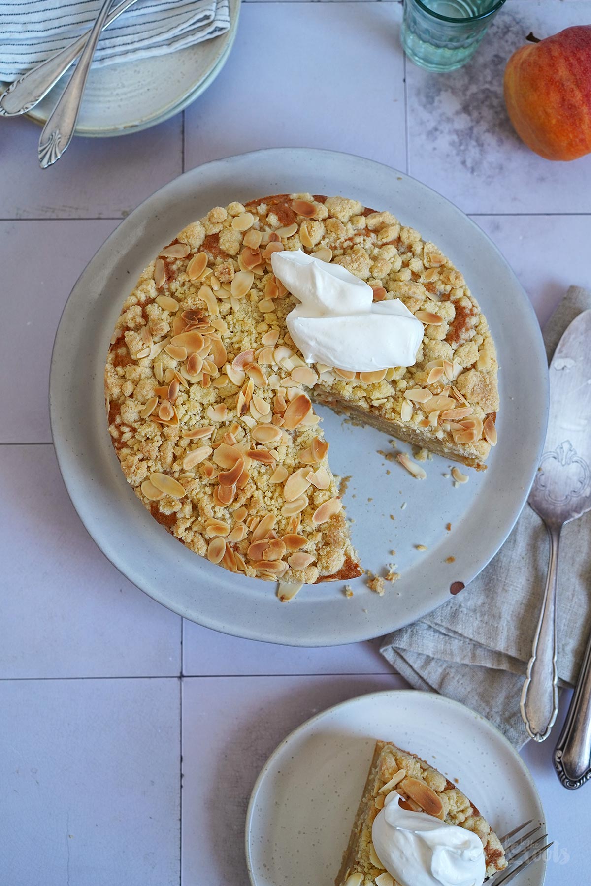 Einfacher Apfelkuchen mit Streuseln | Bake to the roots