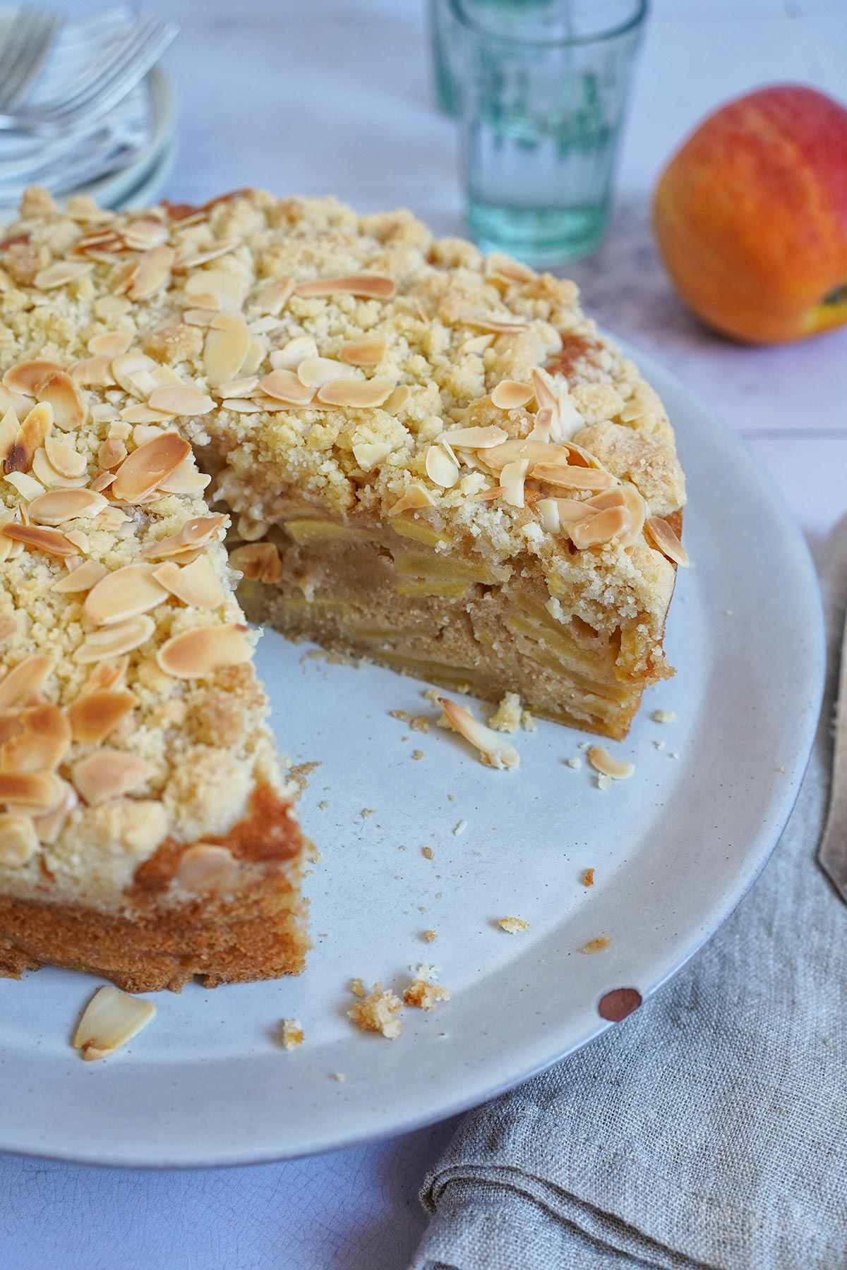 Einfacher Apfelkuchen mit Streuseln | Bake to the roots