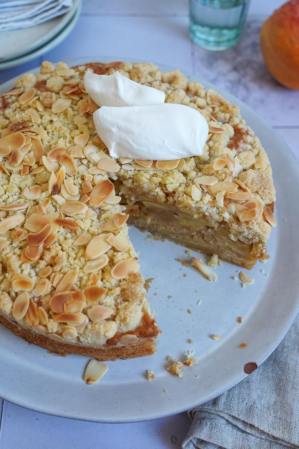 Einfacher Apfelkuchen mit Streuseln | Bake to the roots