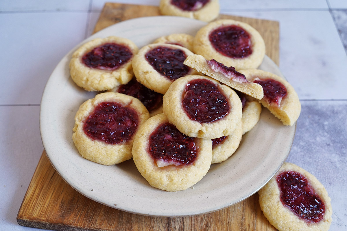 Raspberry Cheesecake Thumbprint Cookies | Bake to the roots