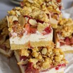 Rhabarber Käsekuchen mit Streuseln | Bake to the roots