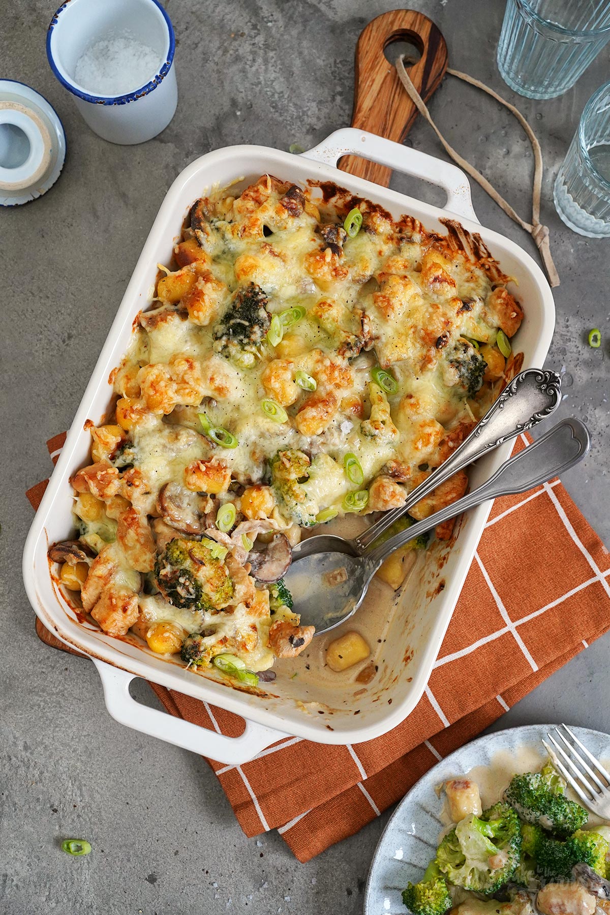 Gnocchi Auflauf mit Hühnchen, Pilzen & Brokkoli | Bake to the roots