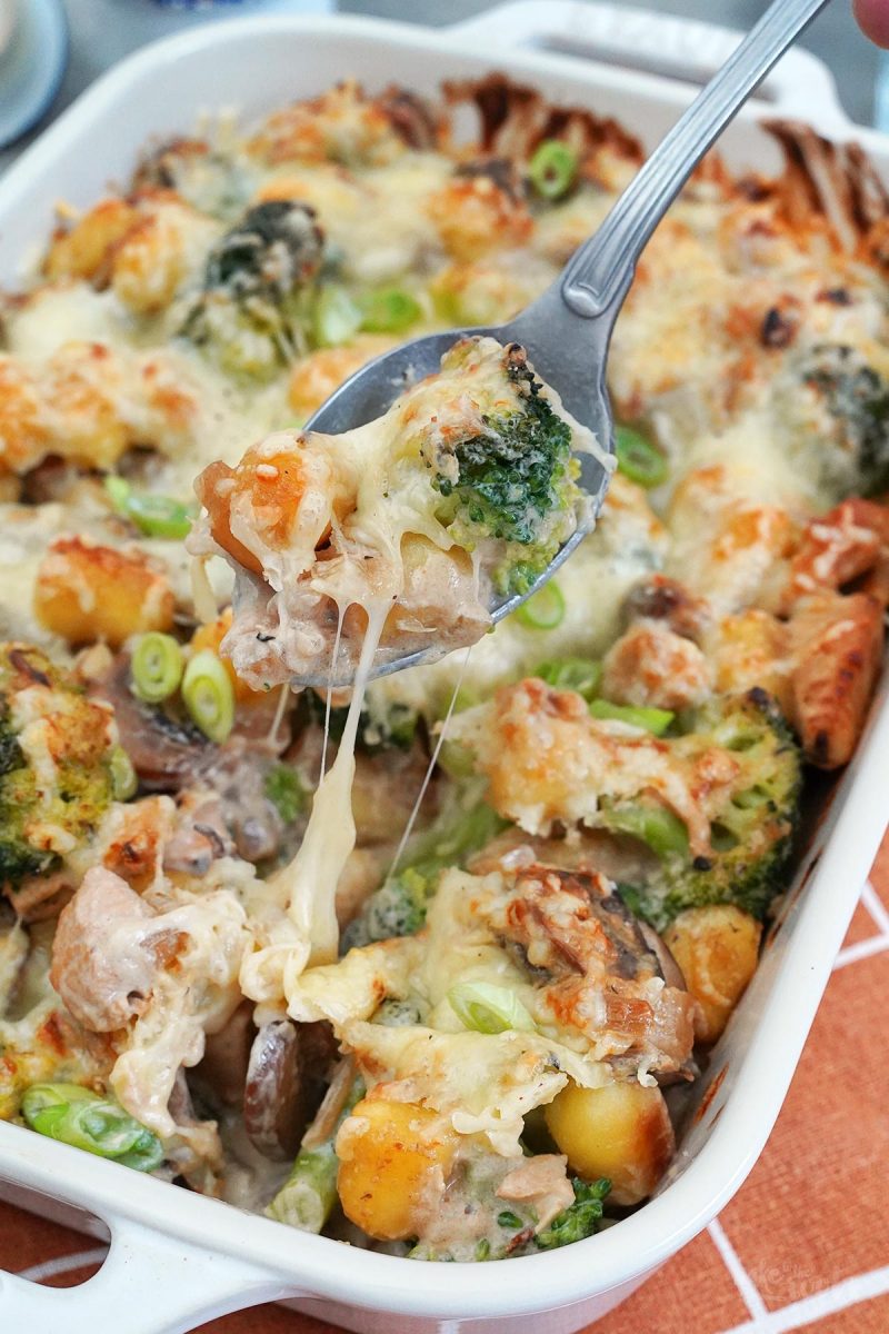 Gnocchi Auflauf mit Hühnchen, Pilzen &amp; Brokkoli | BTTR