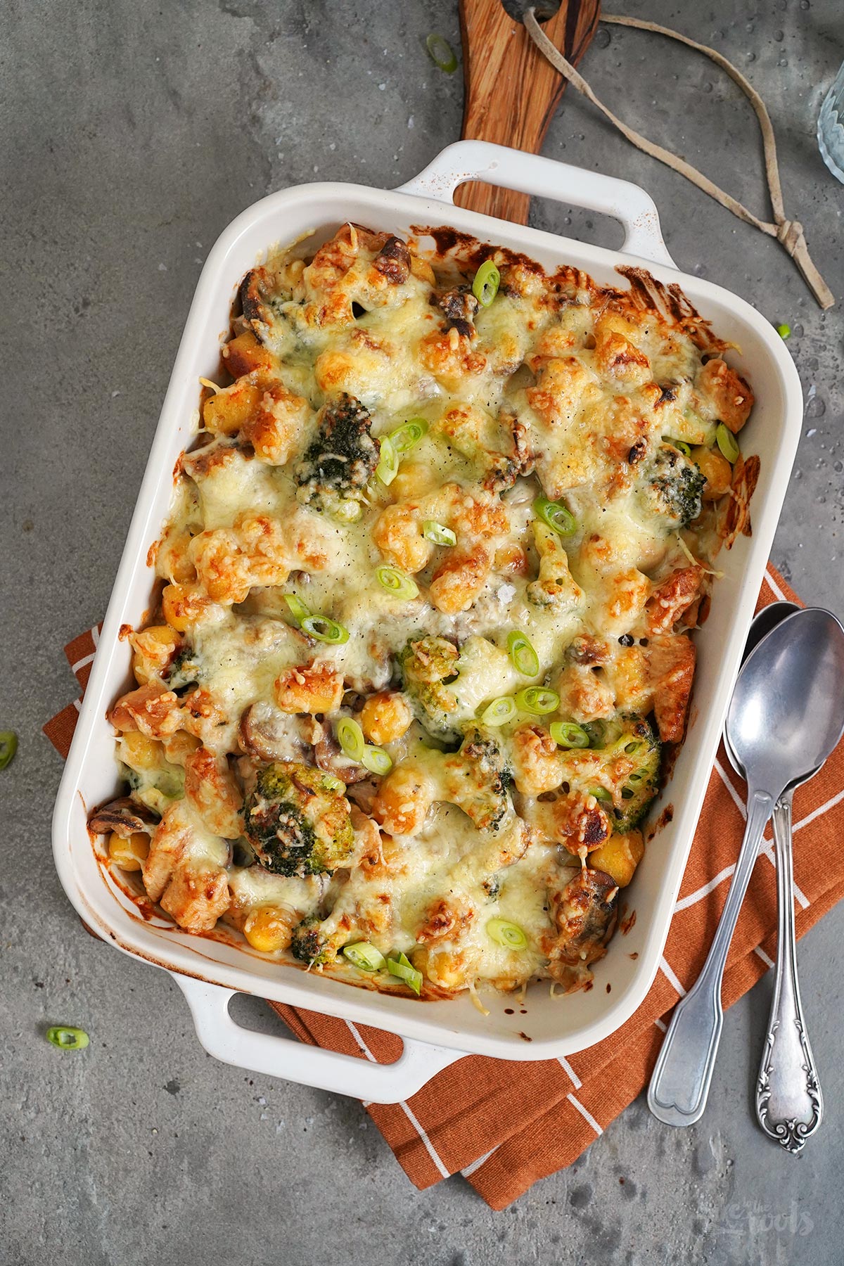 Gnocchi Auflauf mit Hühnchen, Pilzen & Brokkoli | Bake to the roots