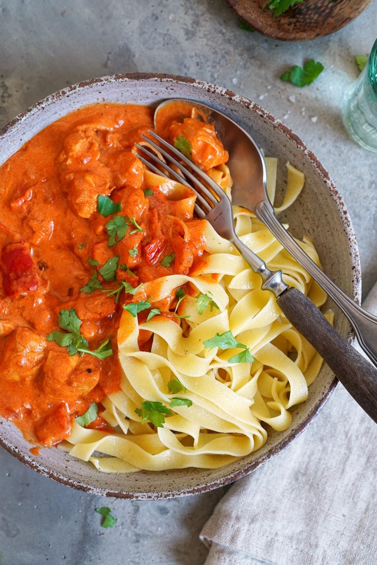 Einfaches (Ungarisches) Hähnchen Paprikasch | BTTR