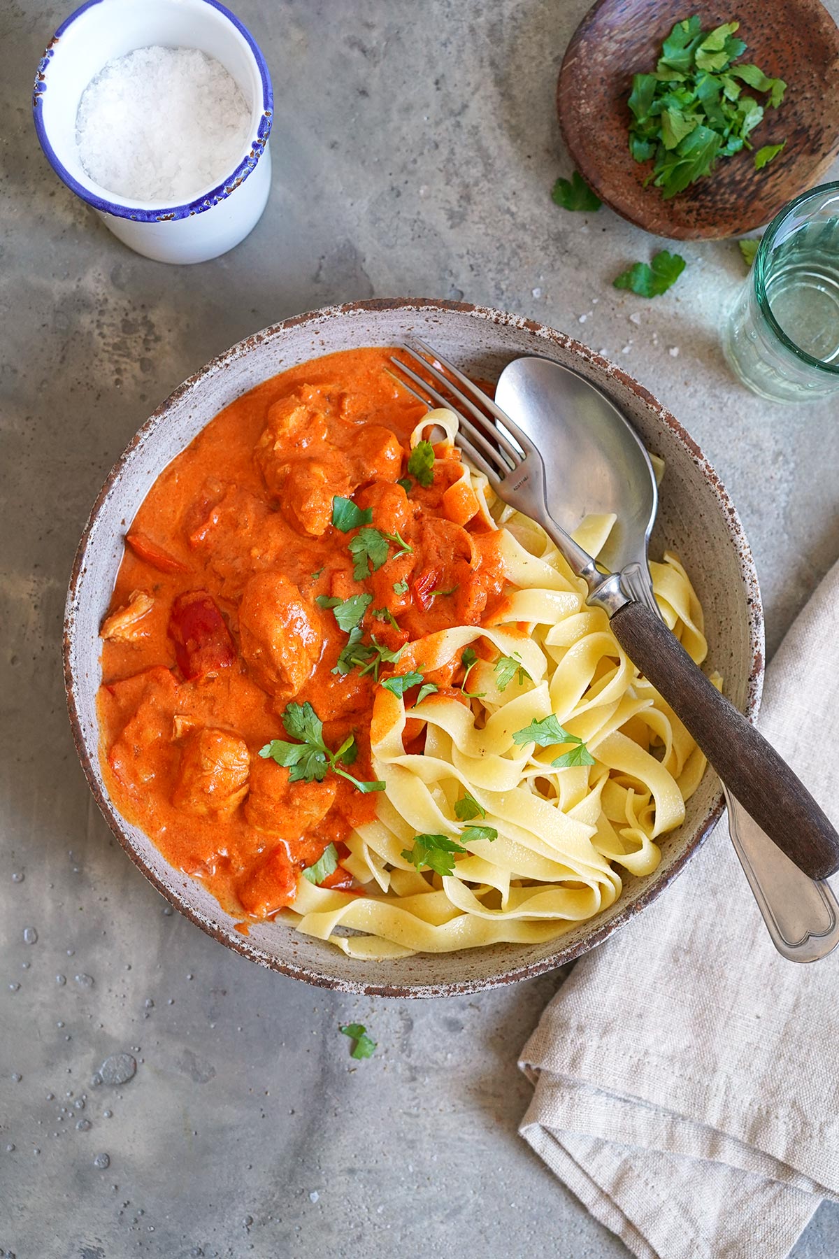 Einfaches (Ungarisches) Hähnchen Paprikasch | Bake to the roots
