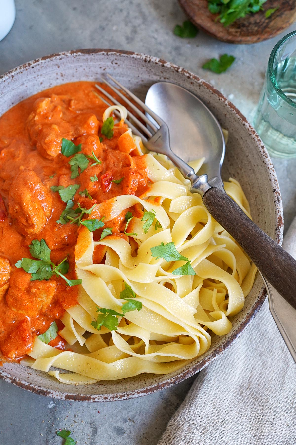 Einfaches (Ungarisches) Hähnchen Paprikasch | Bake to the roots