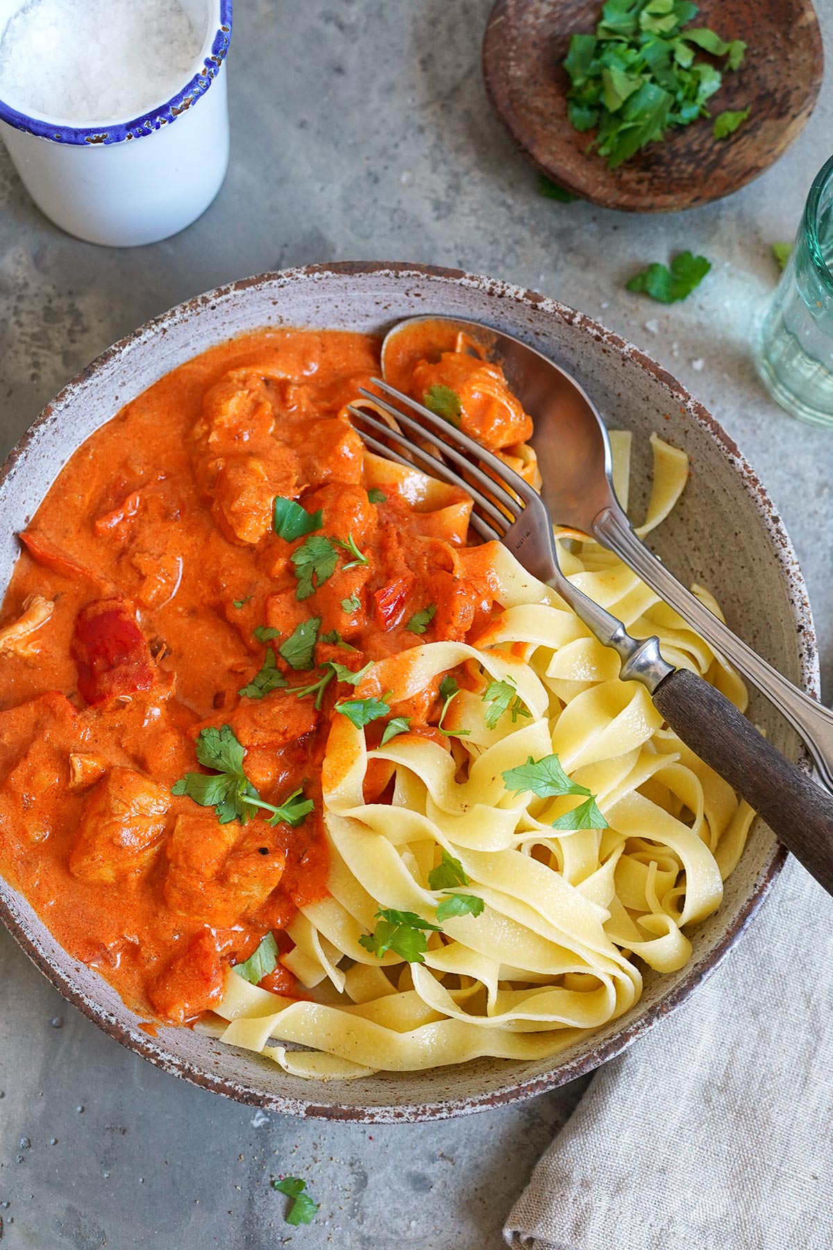 Einfaches (Ungarisches) Hähnchen Paprikasch | Bake to the roots