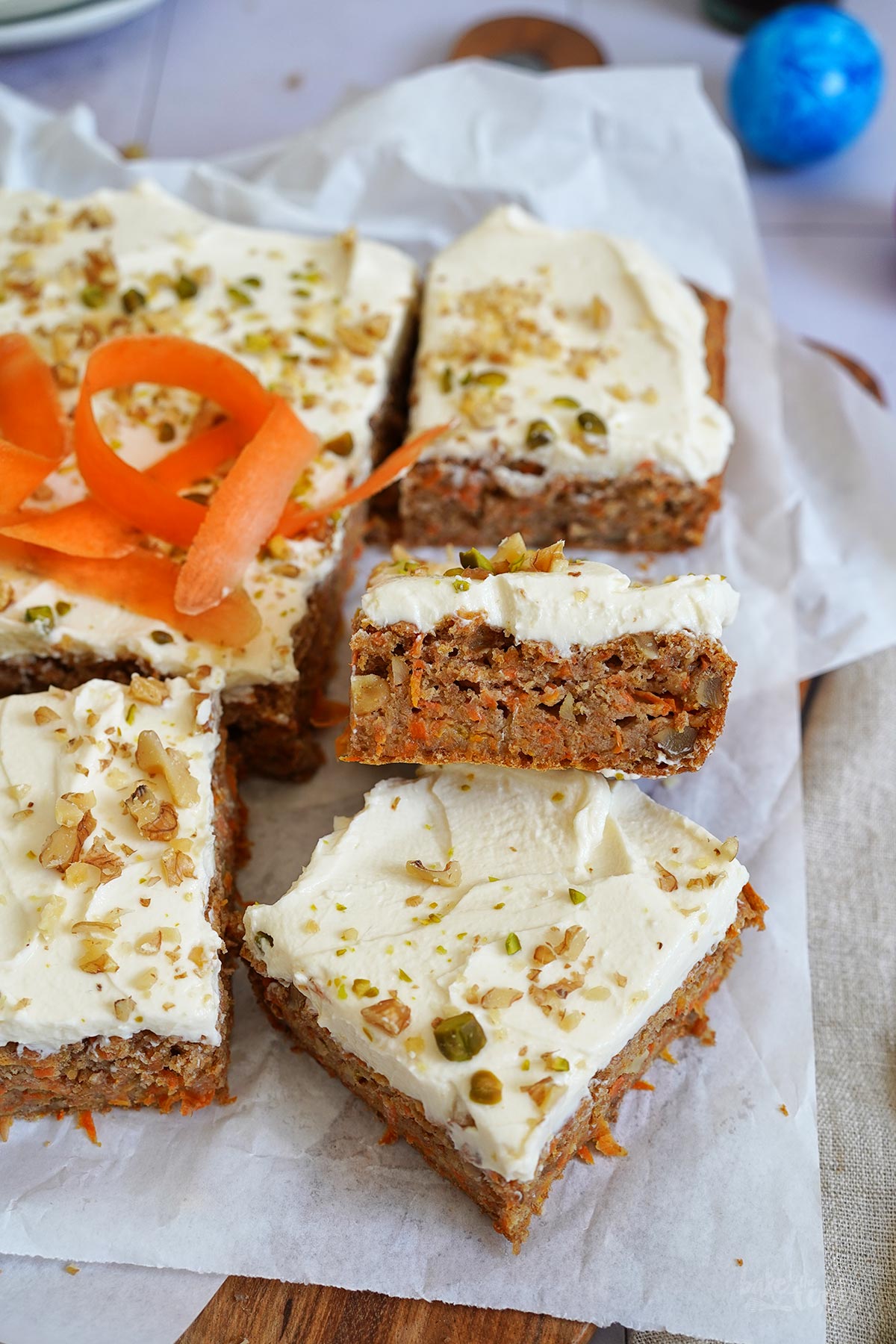 Einfacher Carrot Cake (ohne Eier & mit weniger Zucker) | Bake to the roots