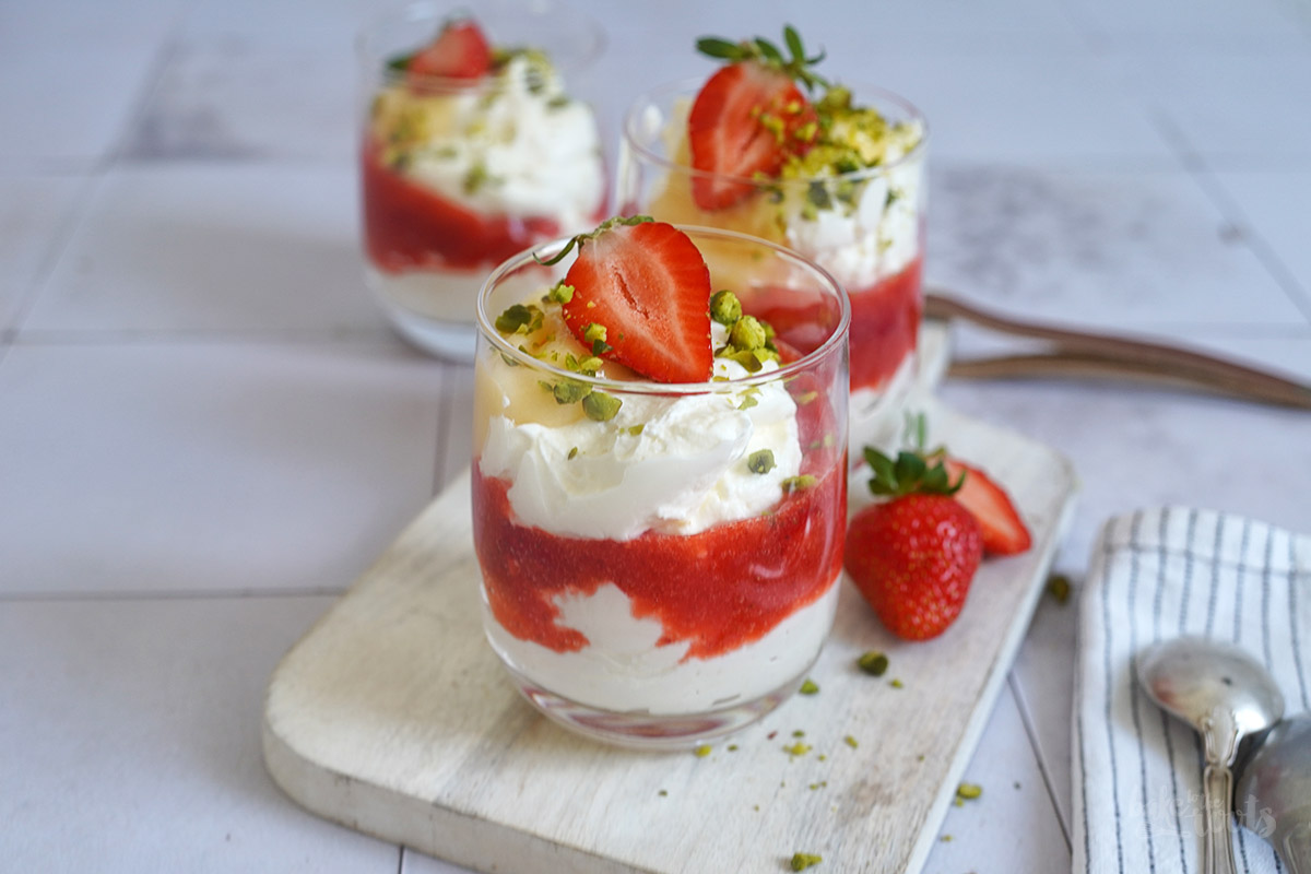 Erdbeeren &amp; Zitronen Mascarpone Mousse | Bake to the roots | Bake to ...