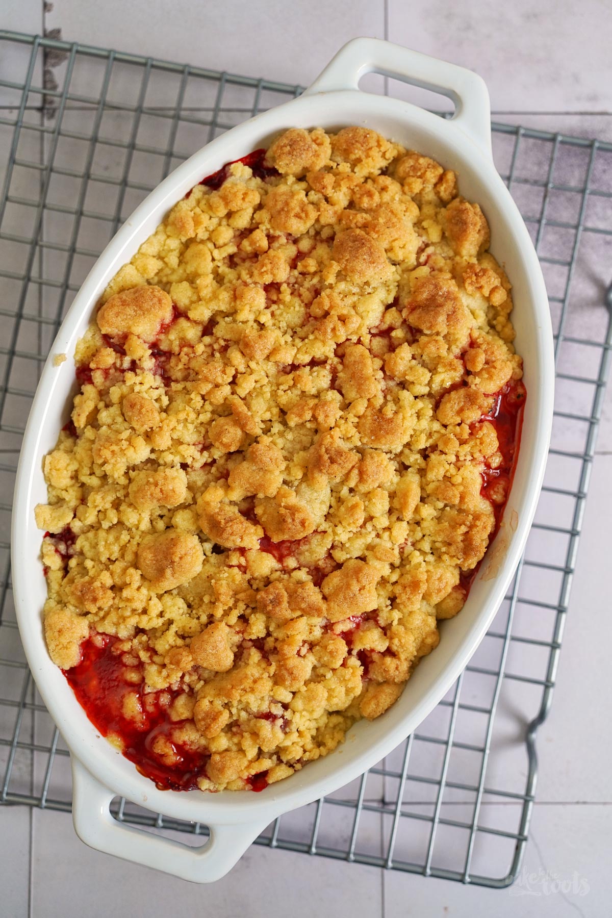 Einfacher Erdbeeren Crumble | Bake to the roots