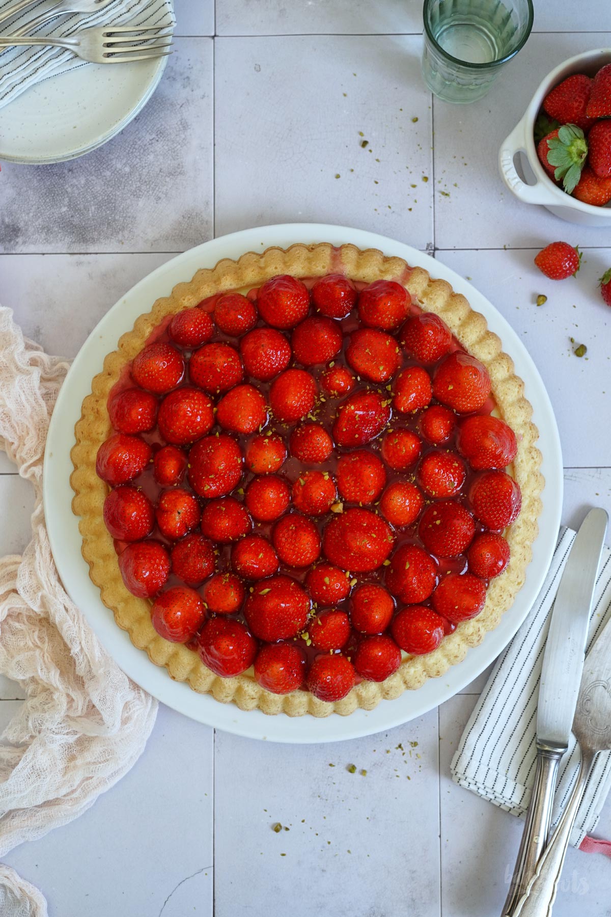 Klassischer Erdbeerkuchen (mit Pudding) | Bake to the roots