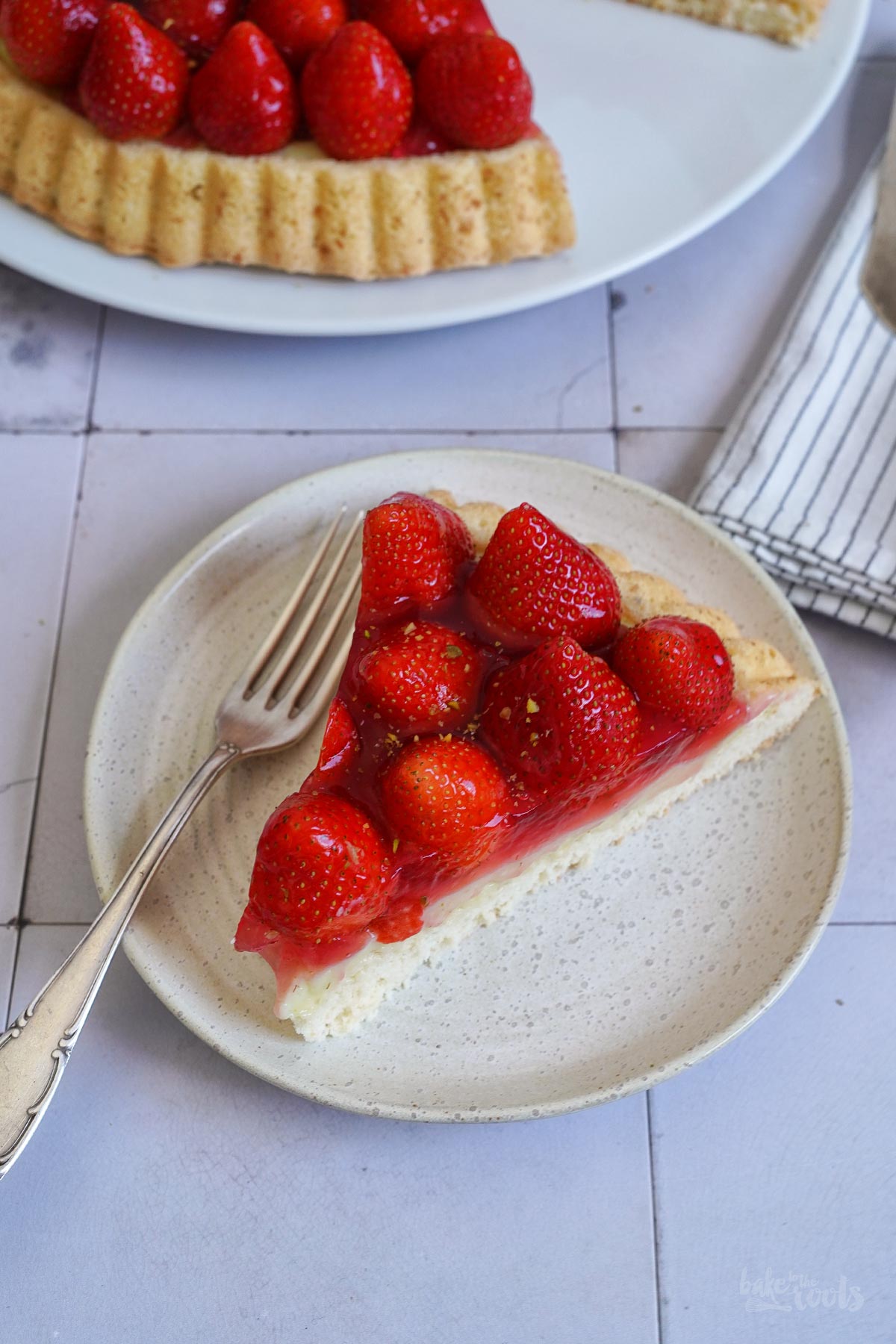 Klassischer Erdbeerkuchen (mit Pudding) | Bake to the roots