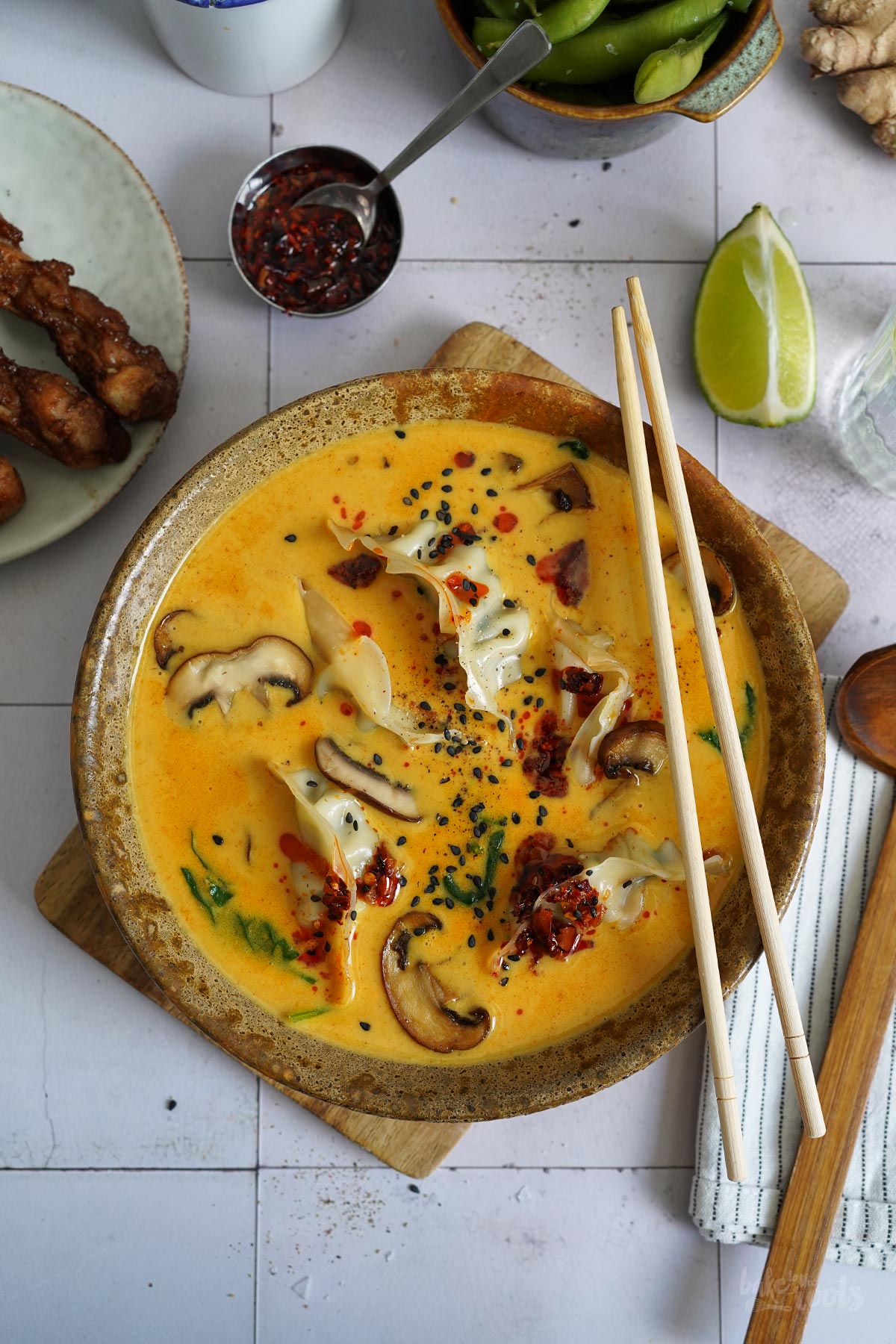 Einfache Kokos Curry Suppe (mit Gyoza) | Bake to the roots