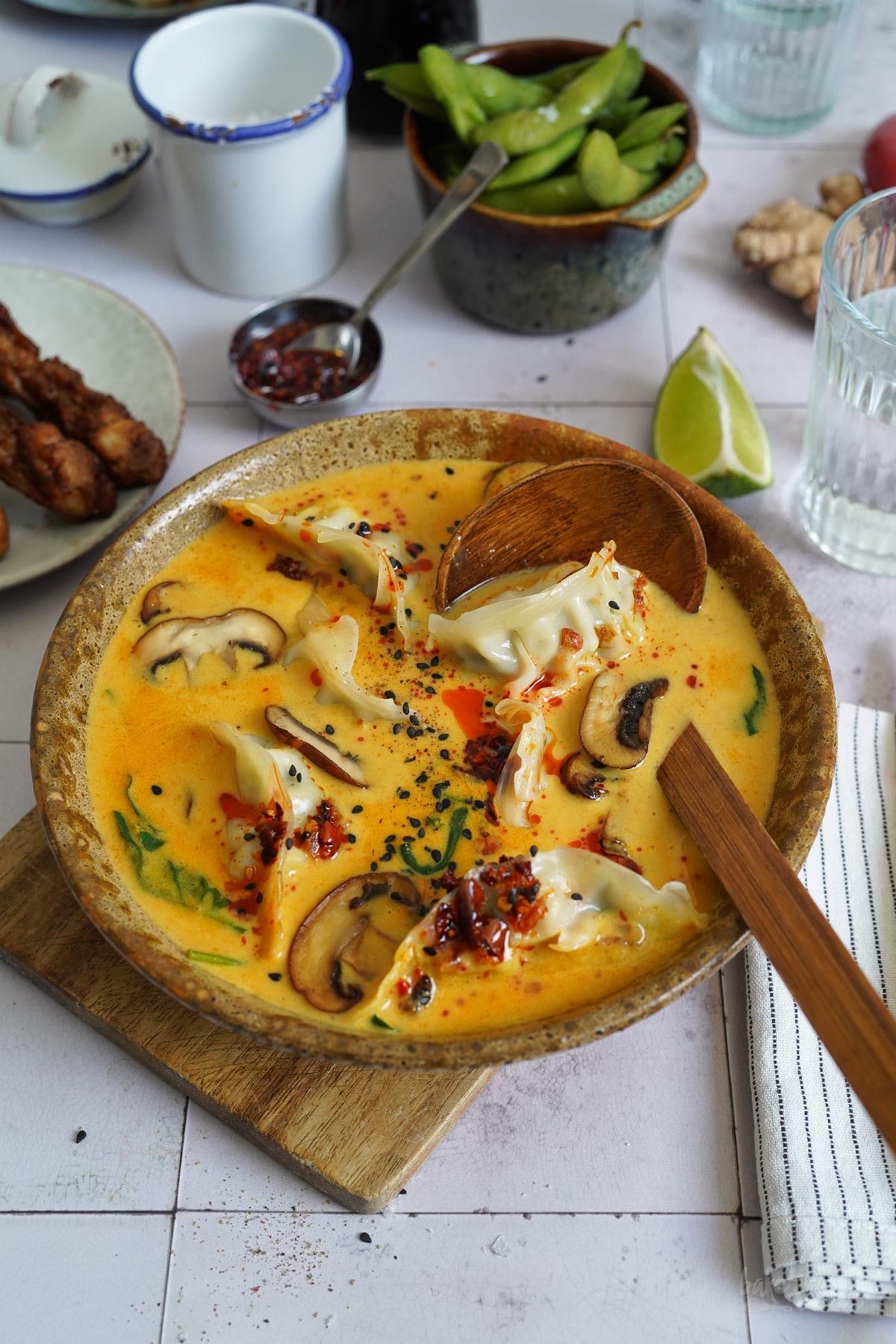 Einfache Kokos Curry Suppe (mit Gyoza) | Bake to the roots