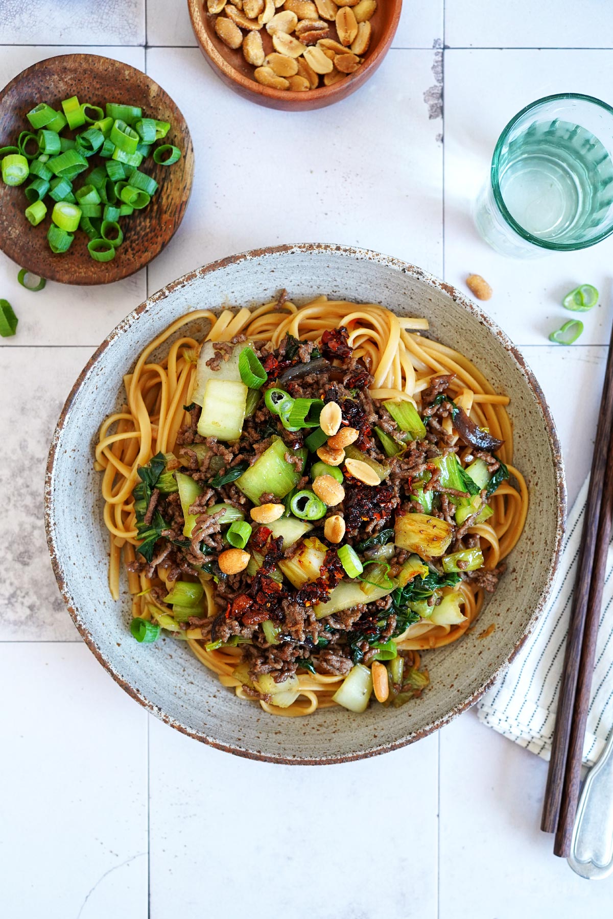 Dandan Style Szechuan Nudeln mit Hackfleisch | Bake to the roots