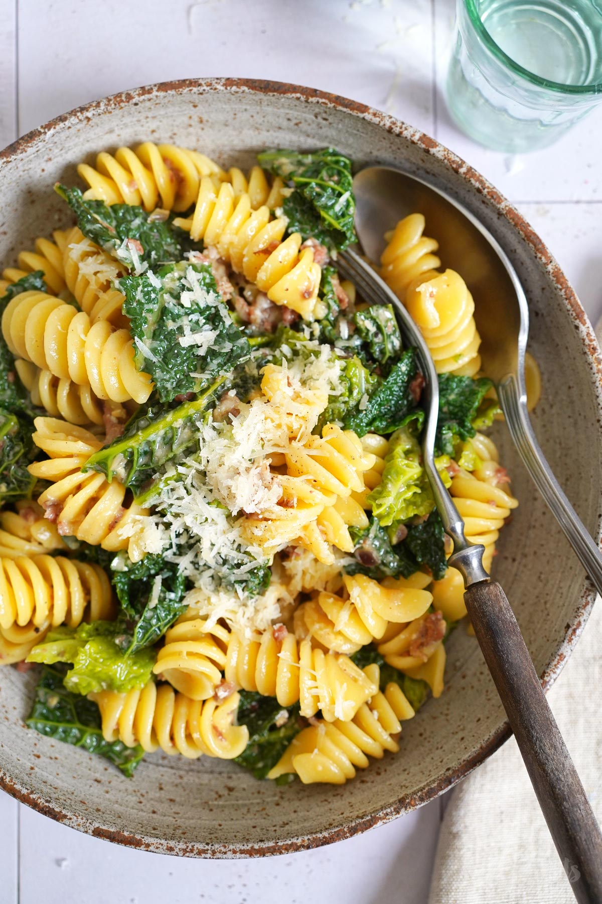 Pasta mit Salsiccia & Wirsing (Carbonara Style) | Bake to the roots