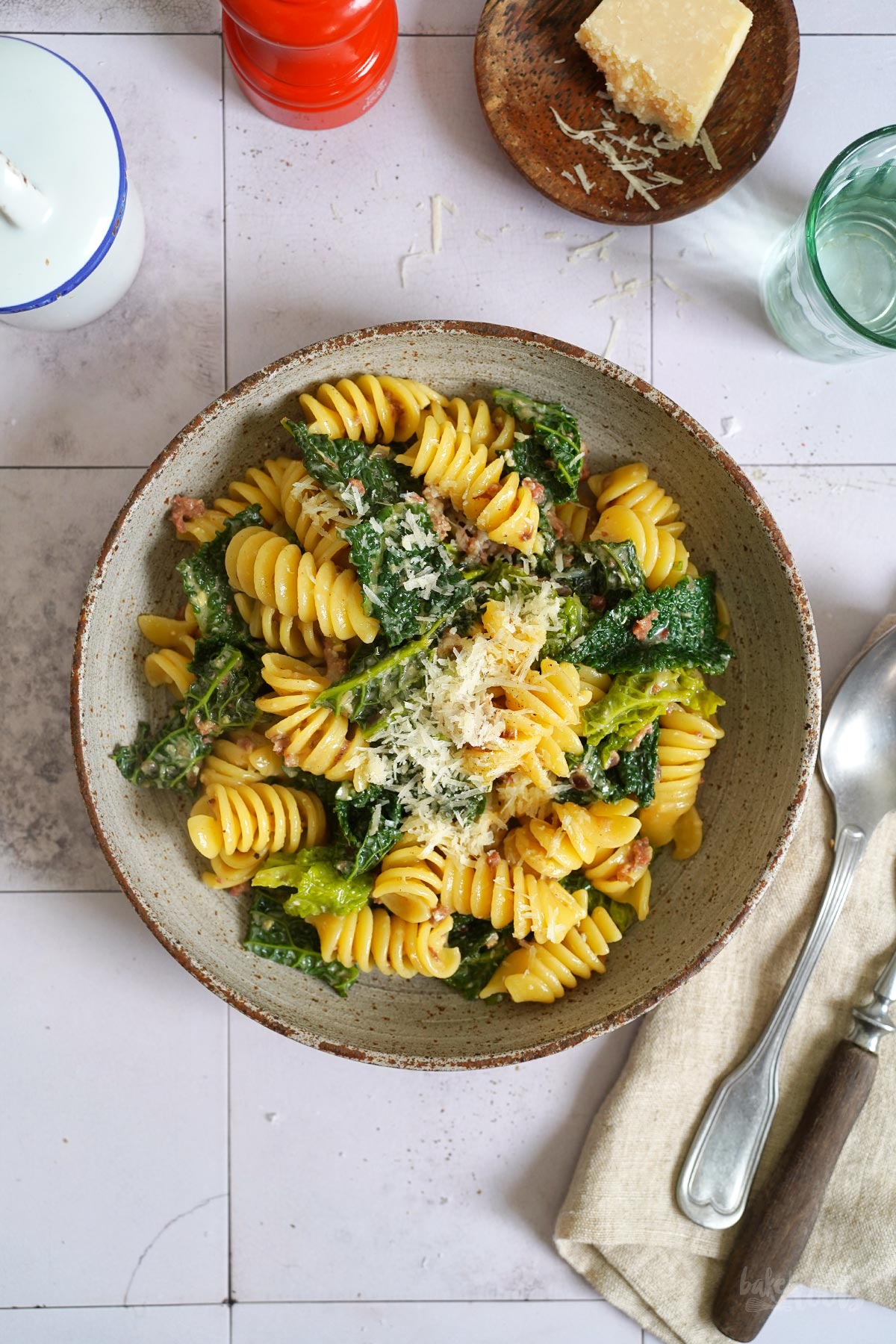 Pasta mit Salsiccia & Wirsing (Carbonara Style) | Bake to the roots