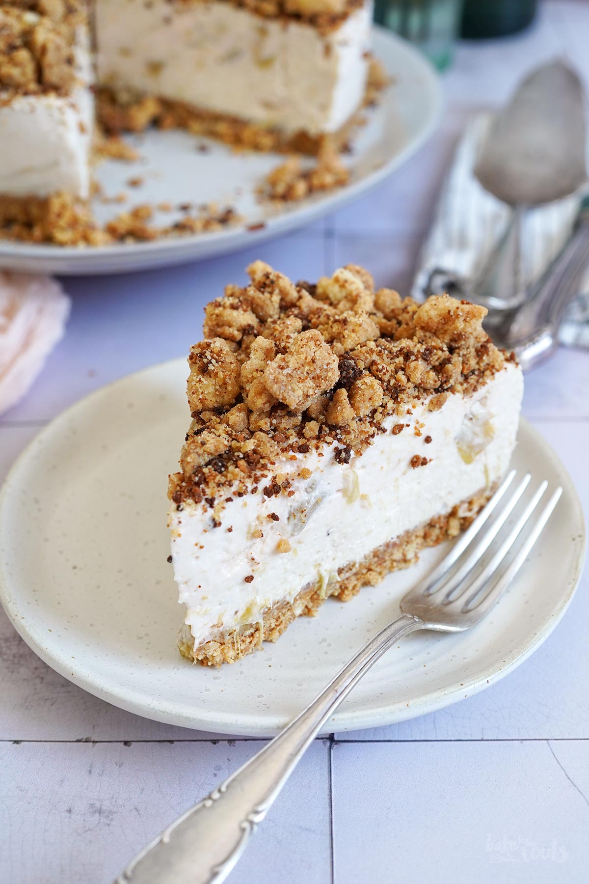 Rhabarber Streusel Cheesecake | Bake to the roots