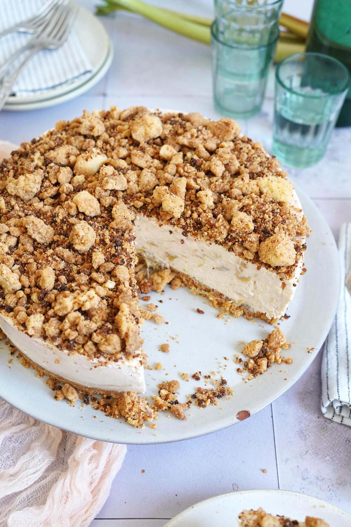 Rhabarber Streusel Cheesecake | Bake to the roots