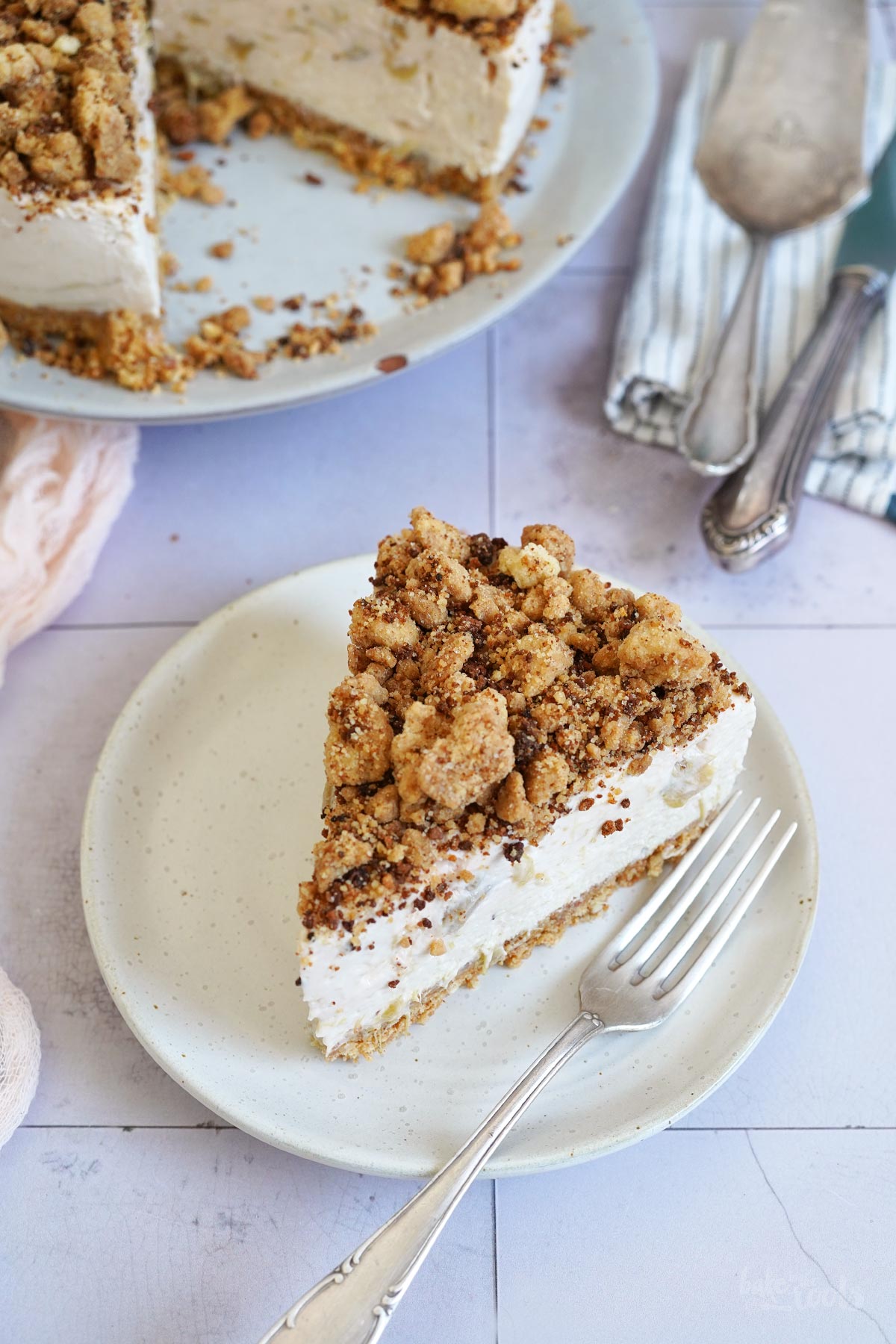 Rhabarber Streusel Cheesecake | Bake to the roots