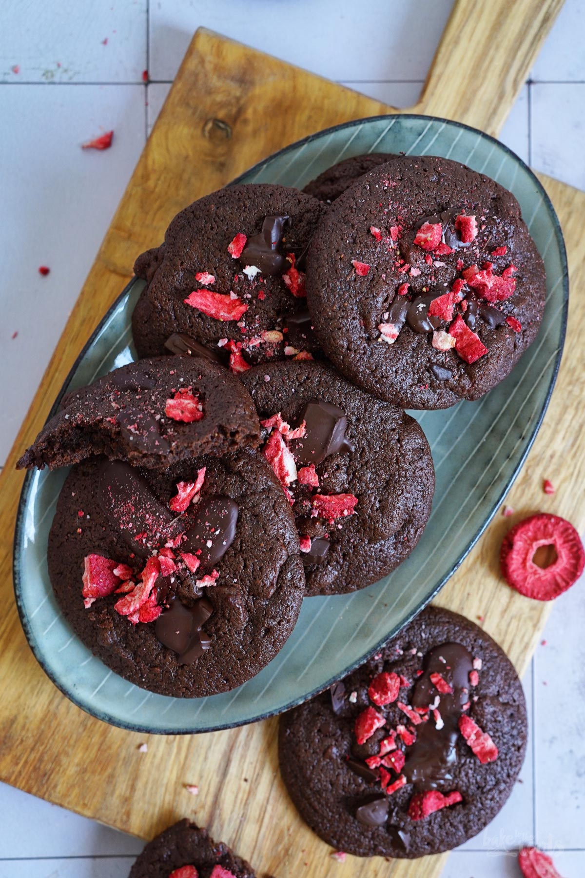 Espresso Strawberry Brownie Cookies | Bake to the roots