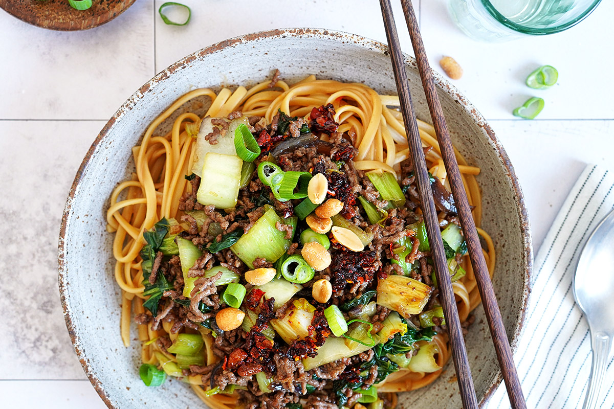 Dandan Style Szechuan Nudeln mit Hackfleisch | Bake to the roots