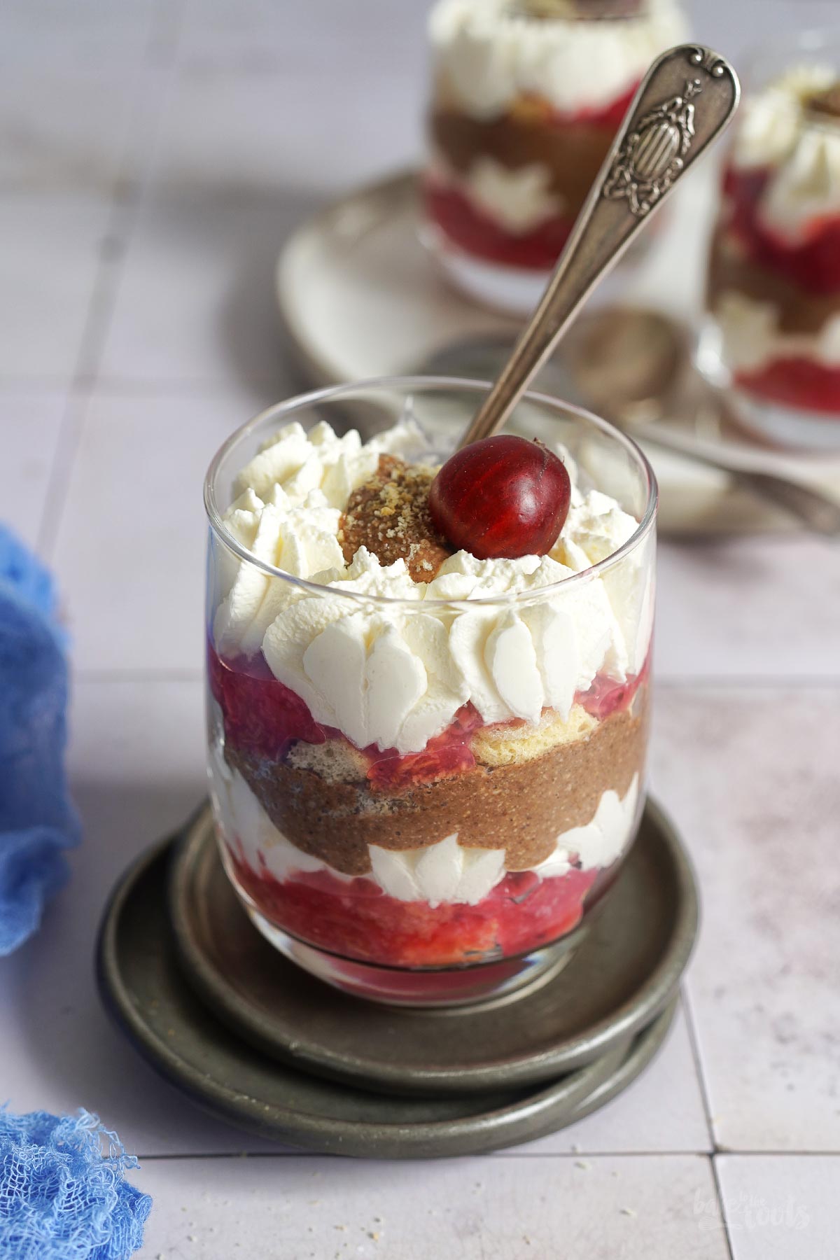 Schokolade Chia Pudding Cheesecake Trifles | Bake to the roots