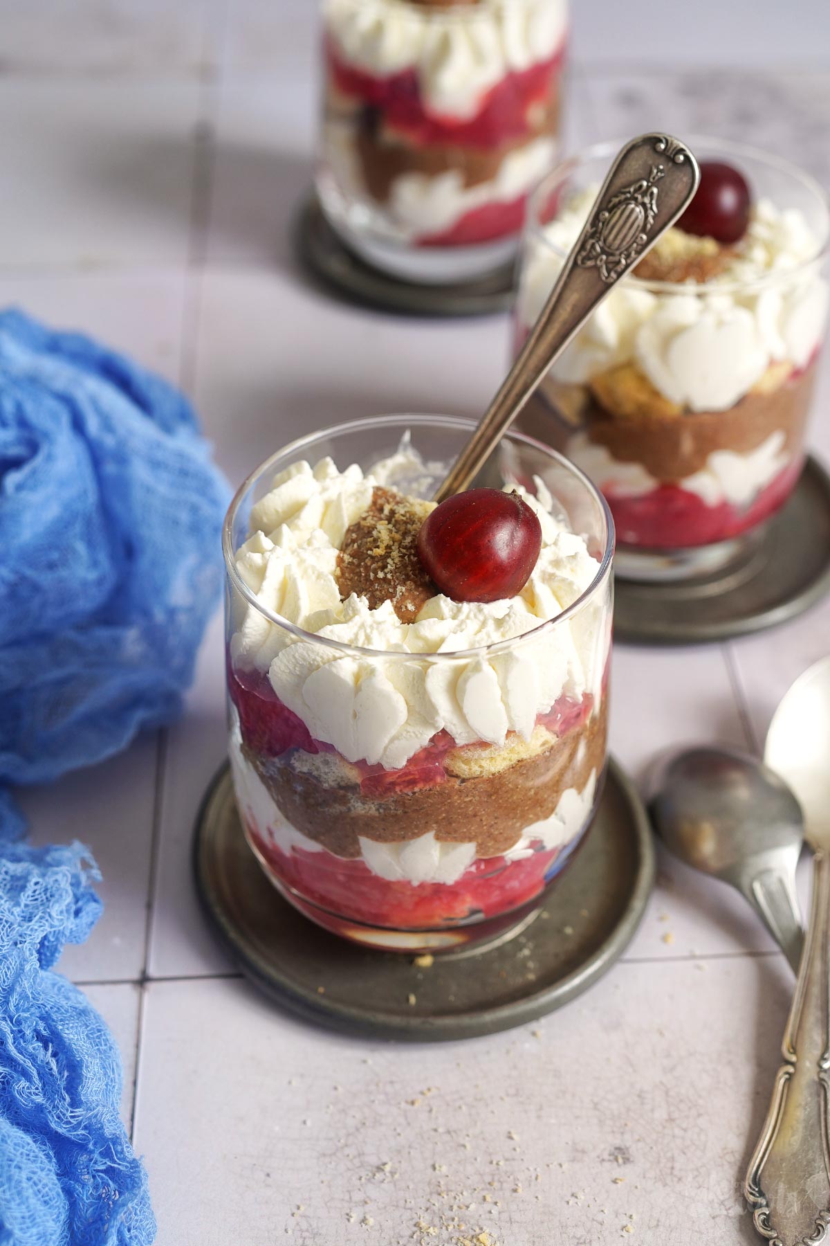 Schokolade Chia Pudding Cheesecake Trifles | Bake to the roots