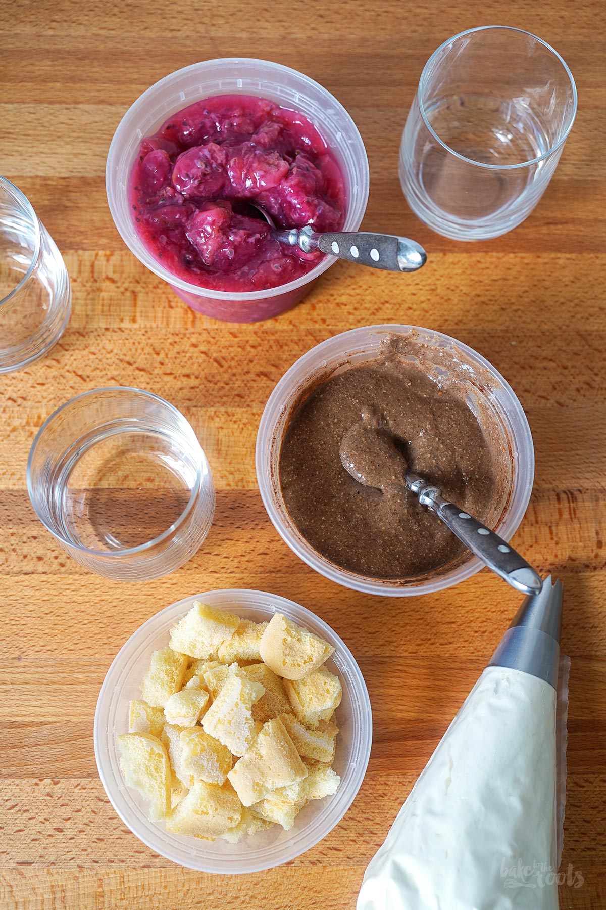 Schokolade Chia Pudding Cheesecake Trifles | Bake to the roots