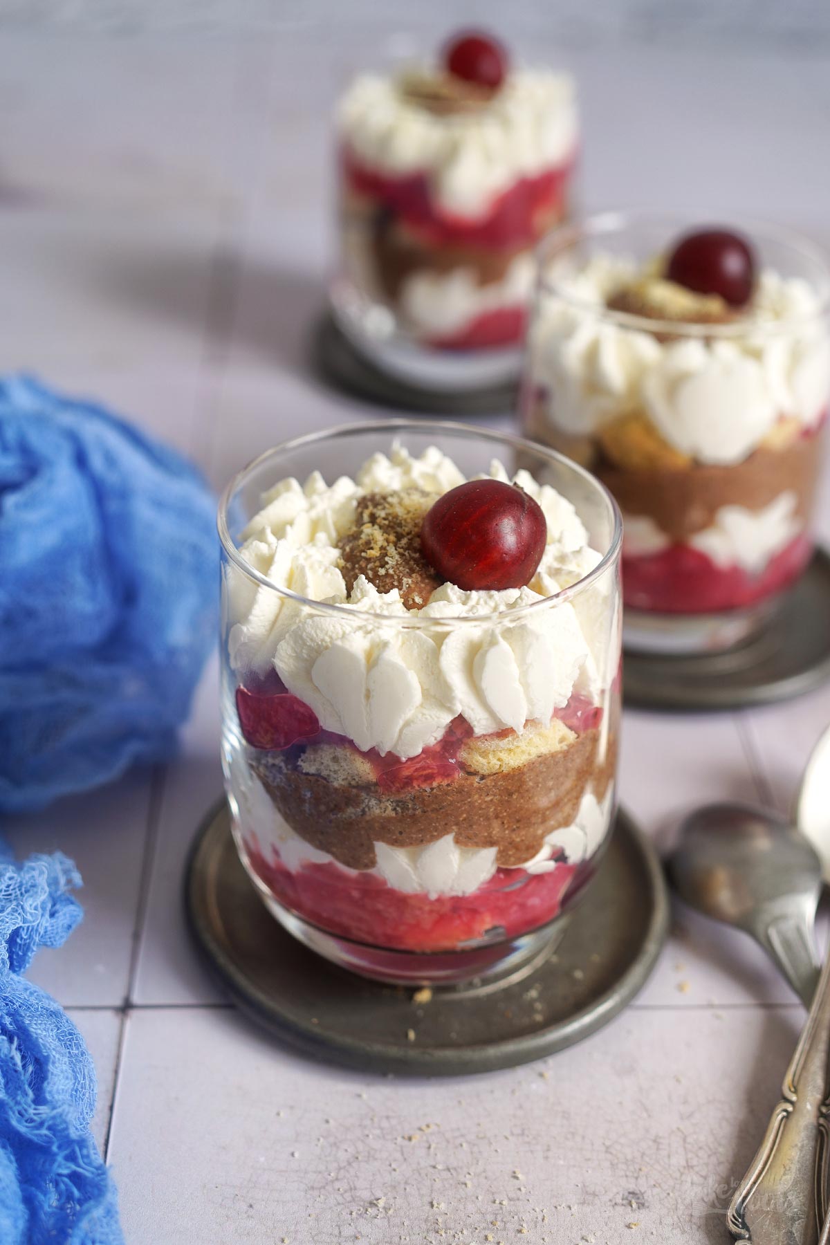 Schokolade Chia Pudding Cheesecake Trifles | Bake to the roots