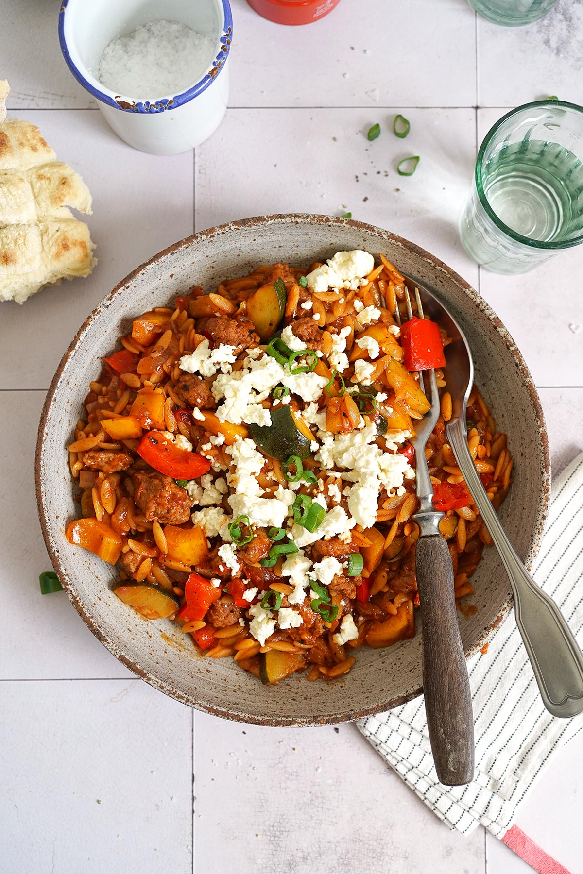 Kritharaki Hackfleisch Topf mit Zucchini & Paprika | Bake to the roots