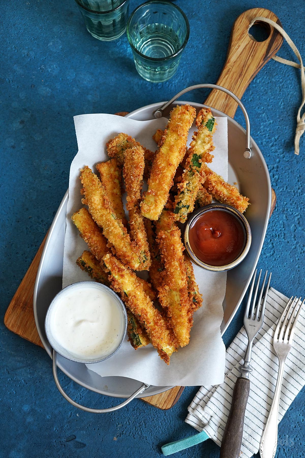 Zucchini Pommes mit Ranch Dip | Bake to the roots