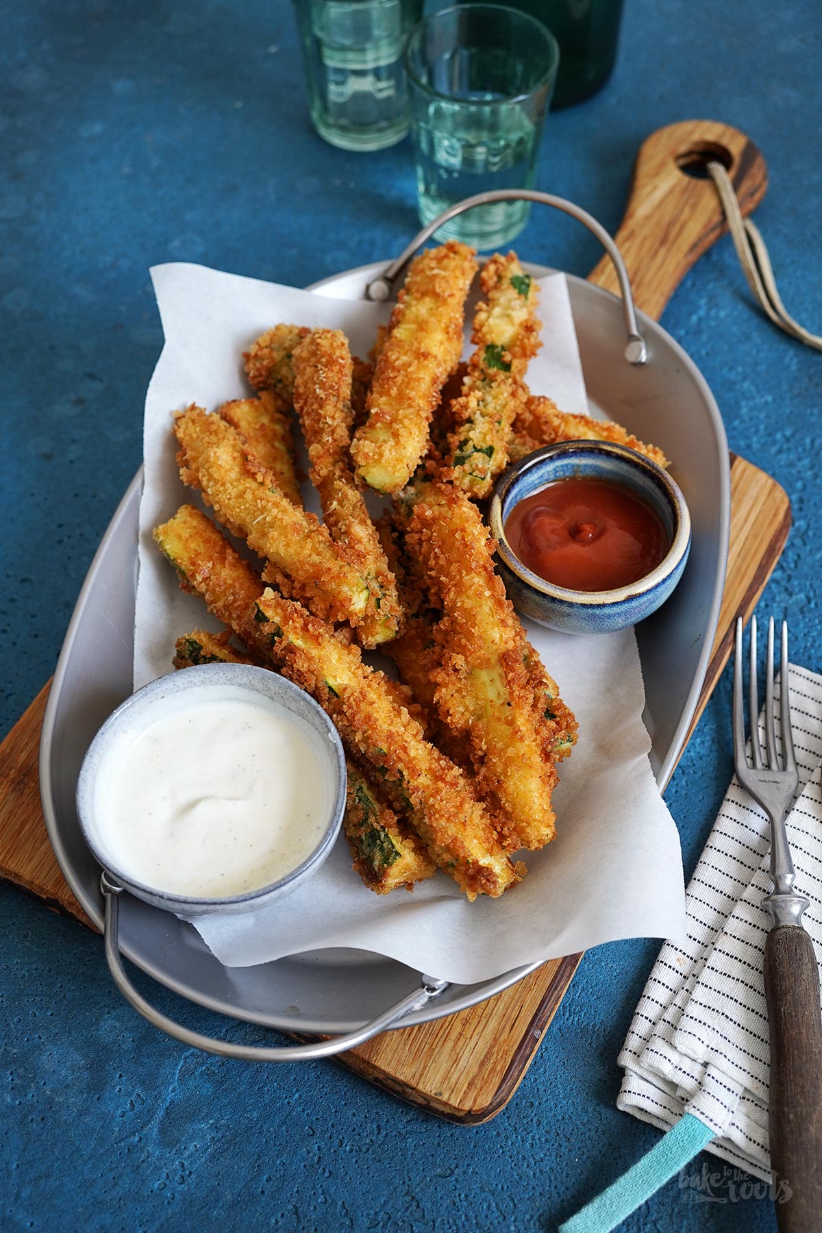 Zucchini Pommes mit Ranch Dip | Bake to the roots