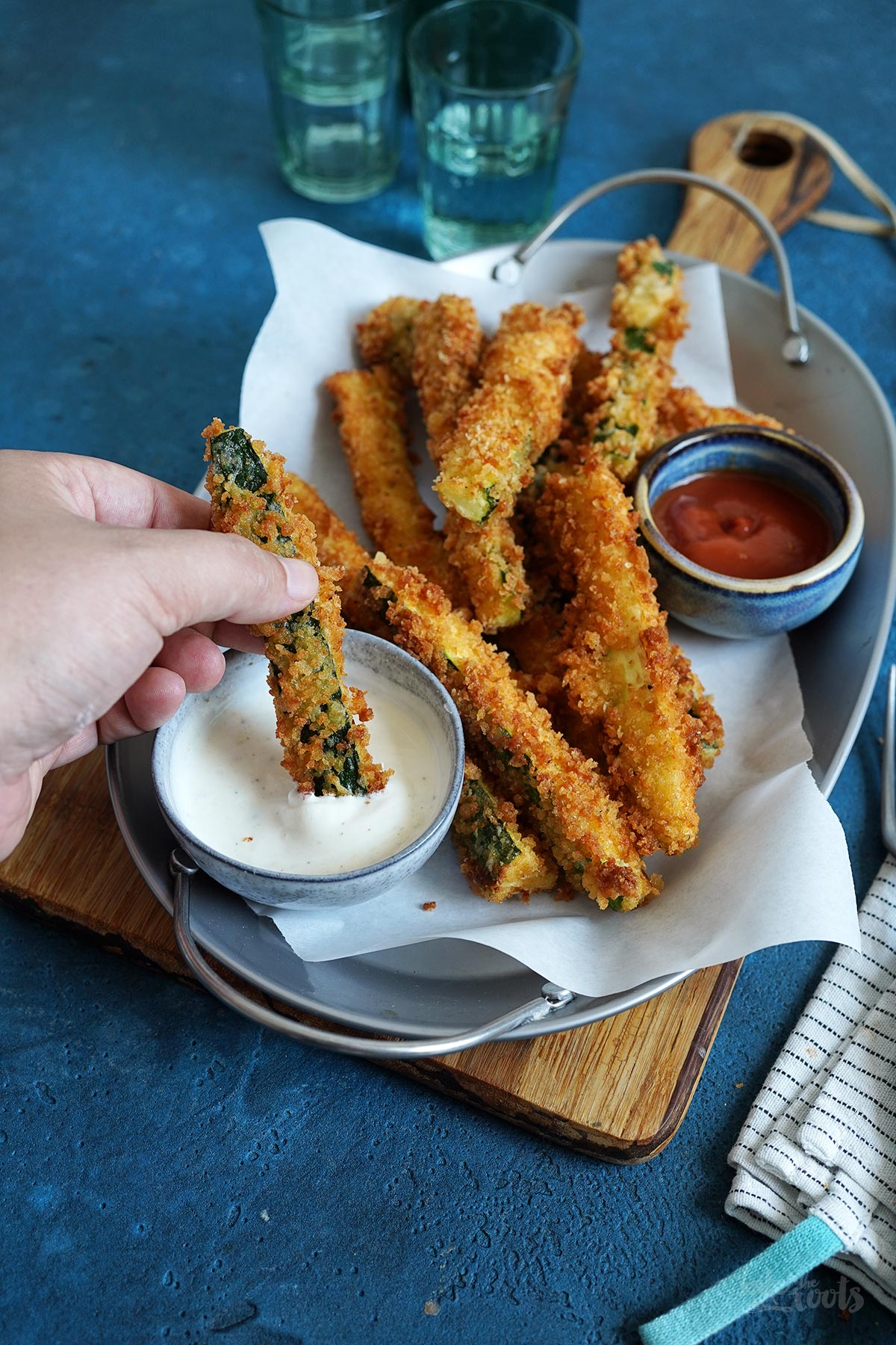 Zucchini Pommes mit Ranch Dip | Bake to the roots